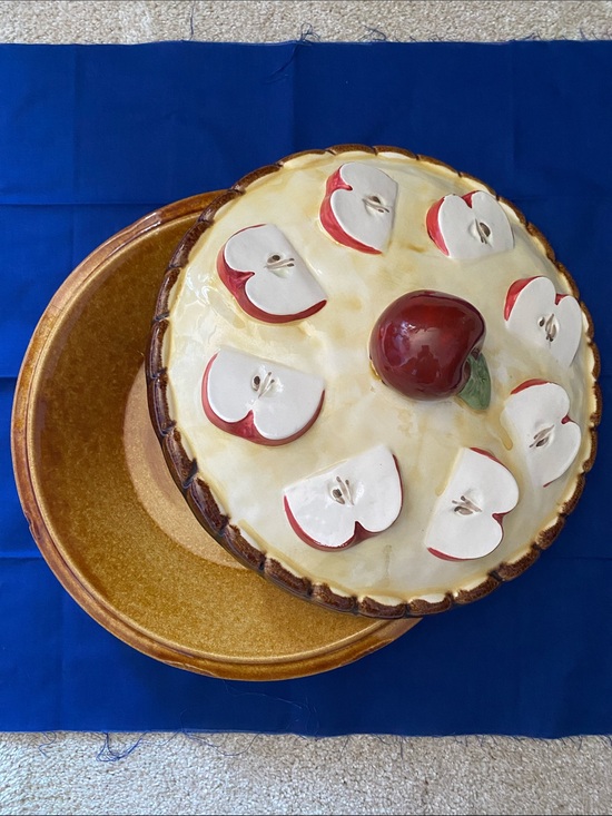 Other - Ceramic Apple Pie Covered Serving Dish - Red Apple Design